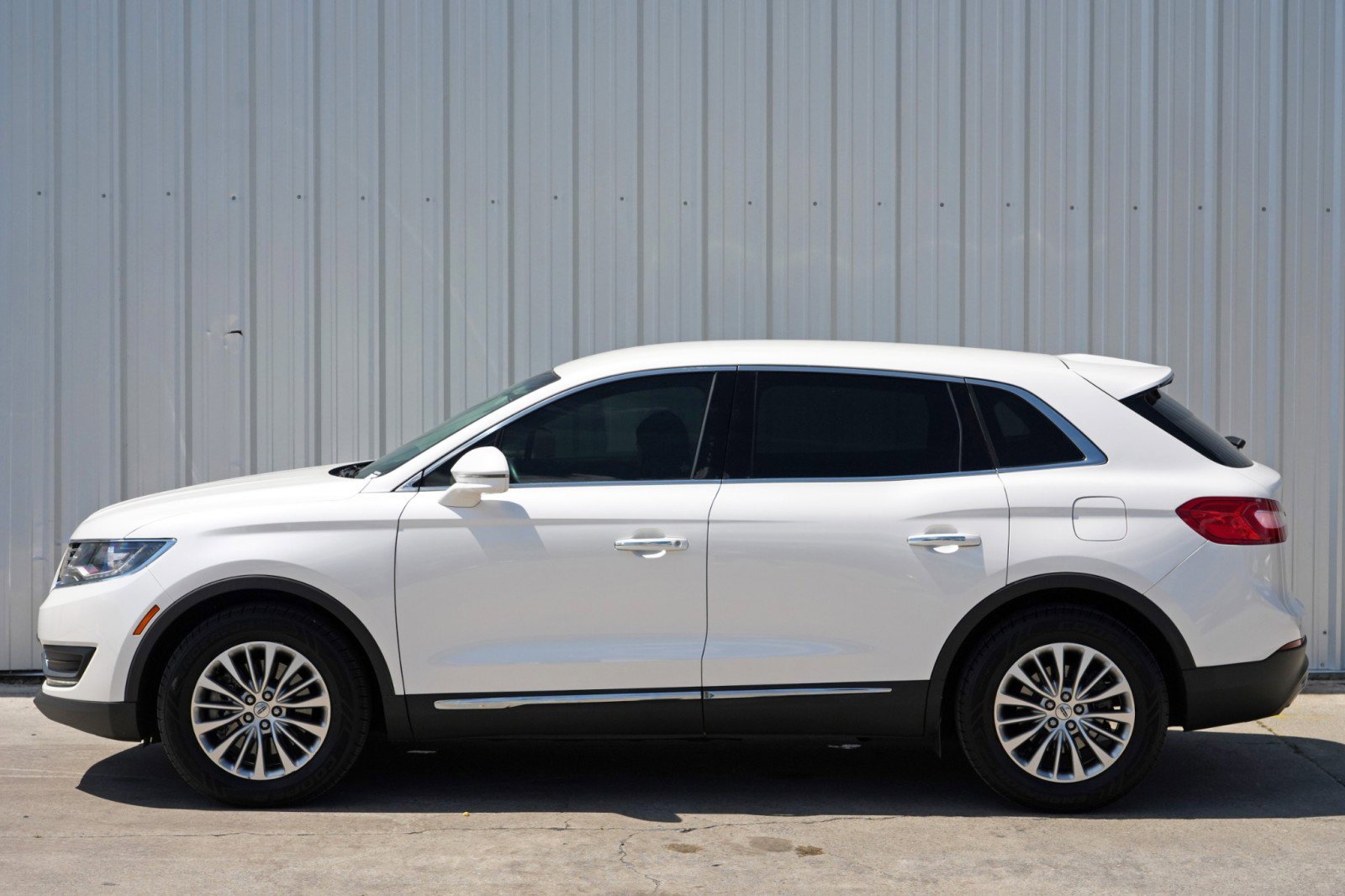 Used 2017 Lincoln MKX Select w/ Select Plus Package image 41