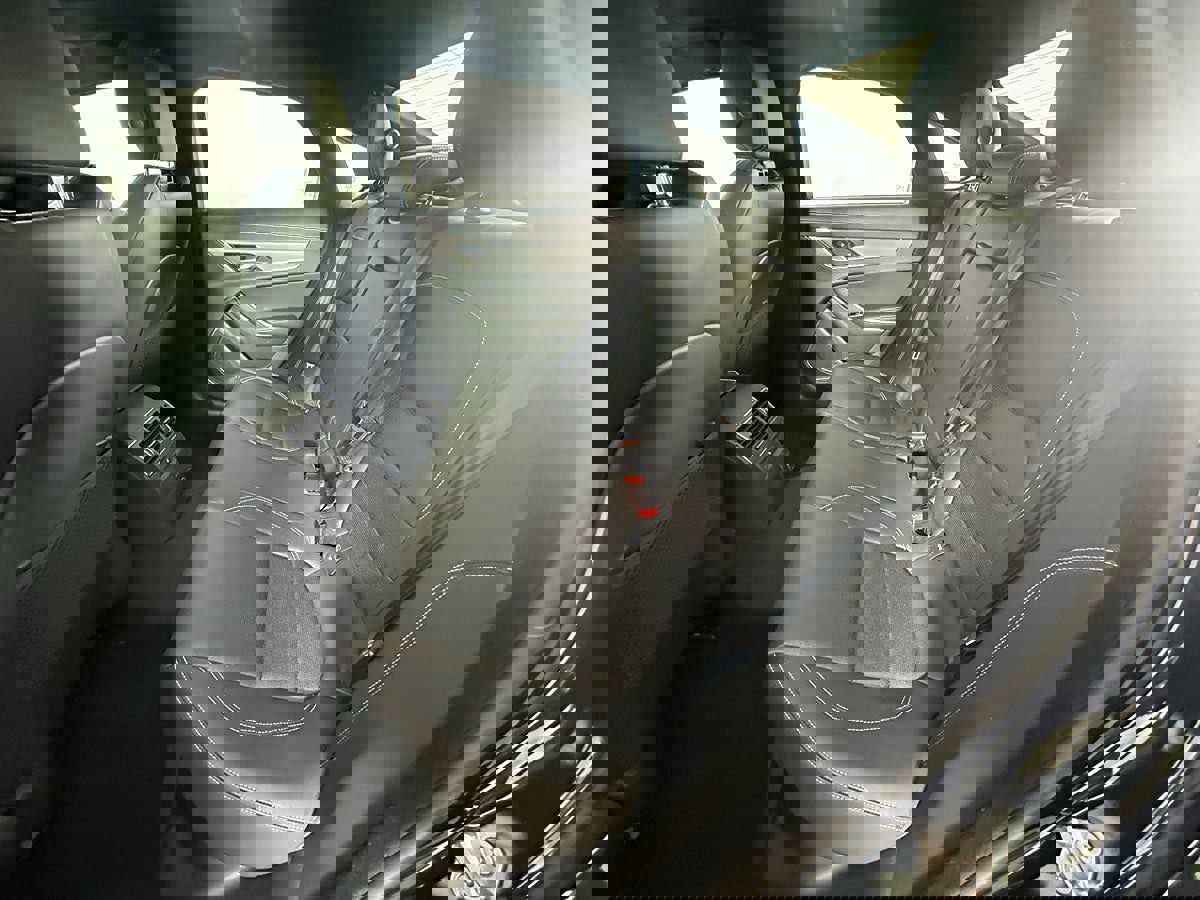 Used 2022 Jaguar XF R-Dynamic SE image 19