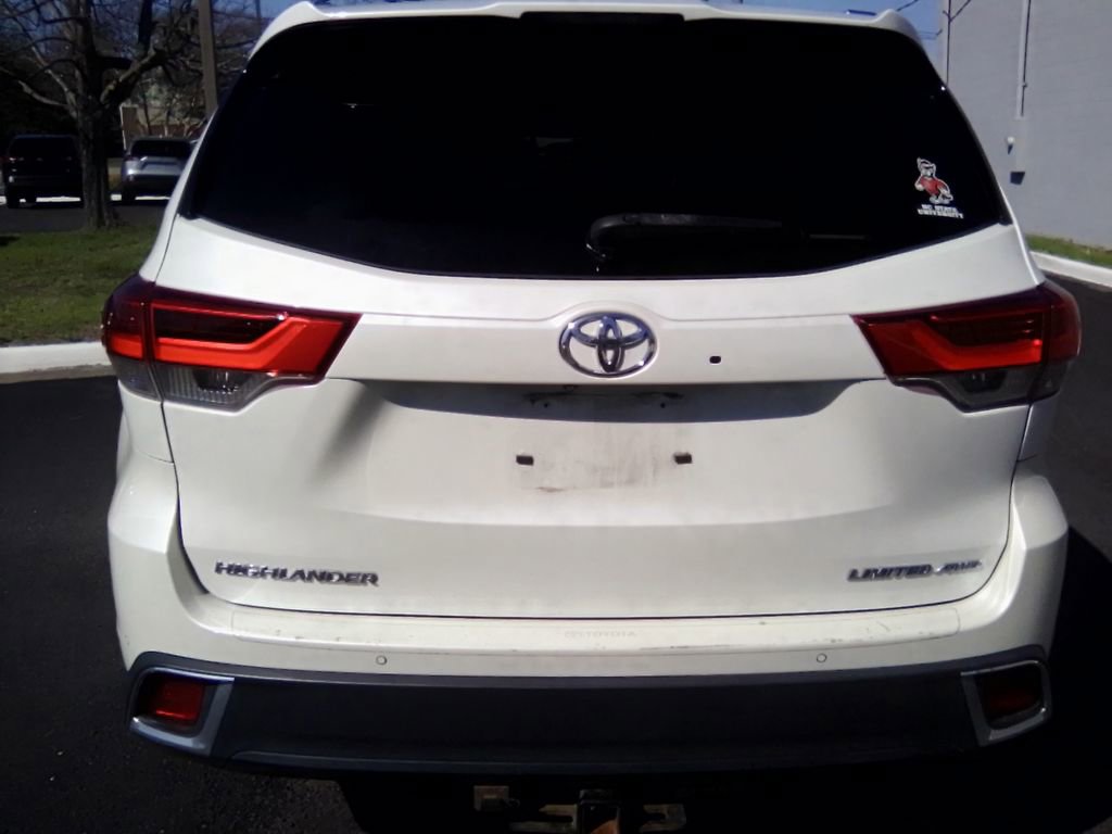 Used 2017 Toyota Highlander Limited Platinum image 6