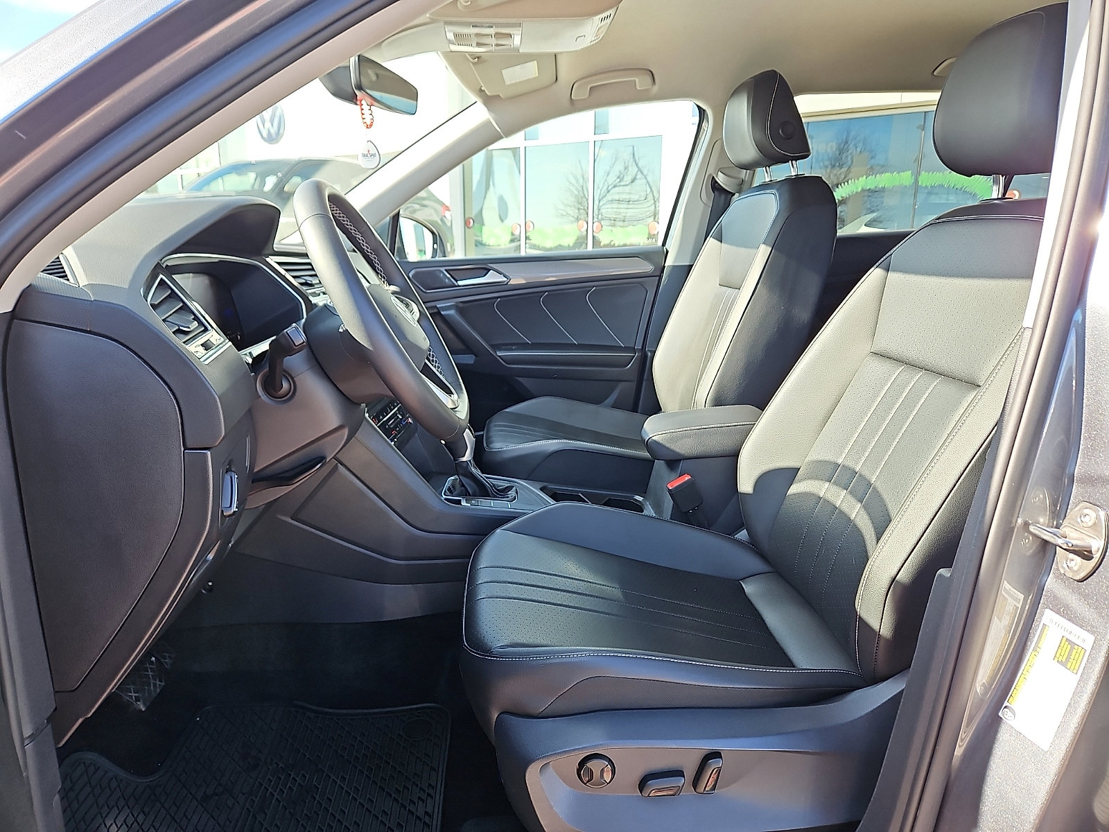 Certified 2022 Volkswagen Tiguan SE image 10