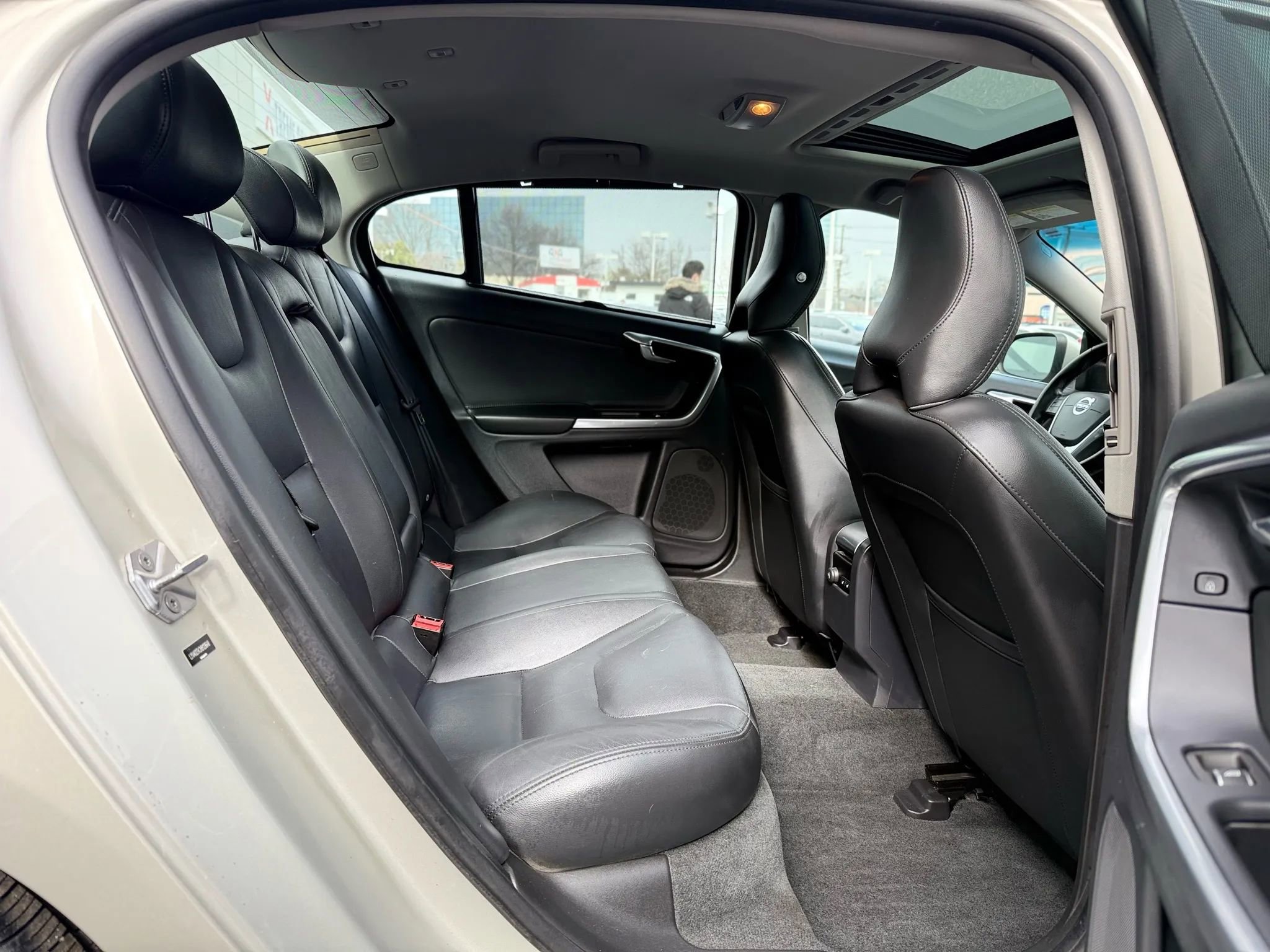 Used 2017 Volvo S60 T5 Inscription w/ Climate Package image 34