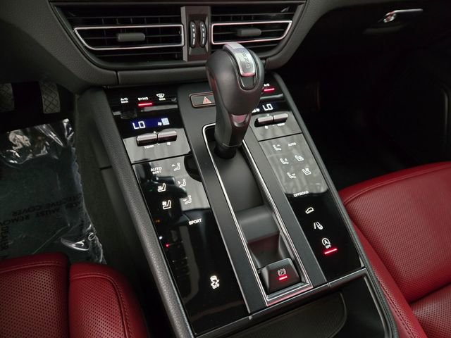Used 2024 Porsche Macan image 37
