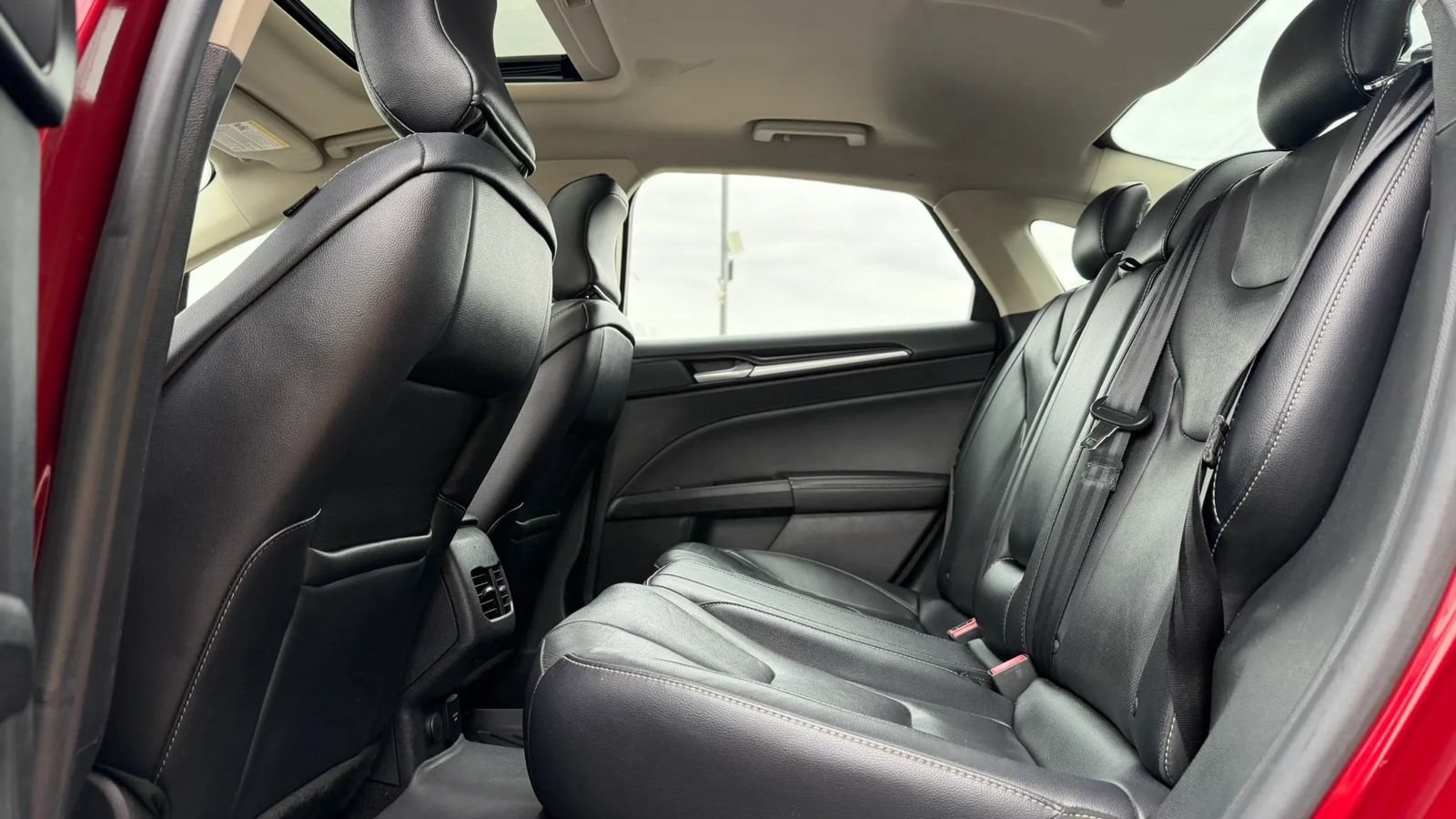 Used 2017 Ford Fusion Energi Titanium FWD image 11