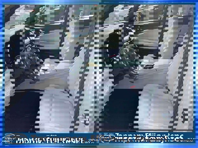 Used 2025 Genesis G70 2.5T image 15