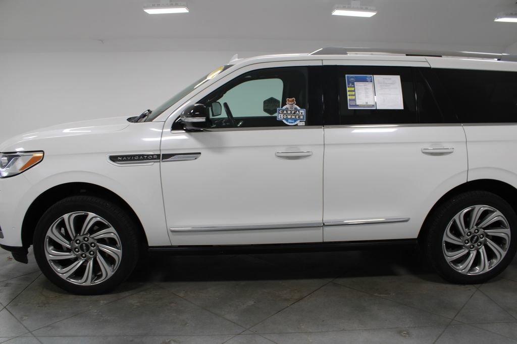 Used 2023 Lincoln Navigator Reserve image 6