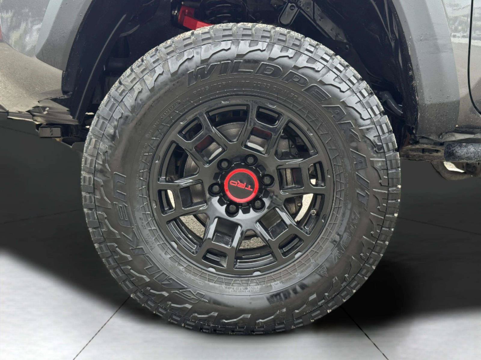 Used 2017 Toyota Tacoma TRD Off-Road w/ Premium & Technology Package AWD/4WD image 49