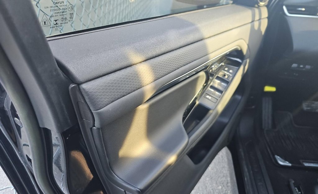 Used 2023 Land Rover Range Rover Evoque S image 12