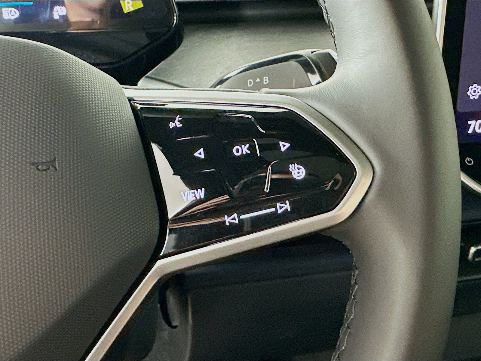 New 2025 Volkswagen ID. Buzz Pro S Plus AWD/4WD image 18