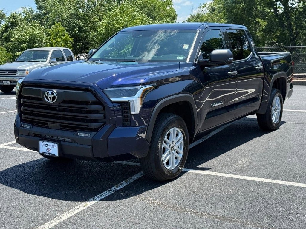 Used 2022 Toyota Tundra SR5 w/ SR5 Convenience Package image 2