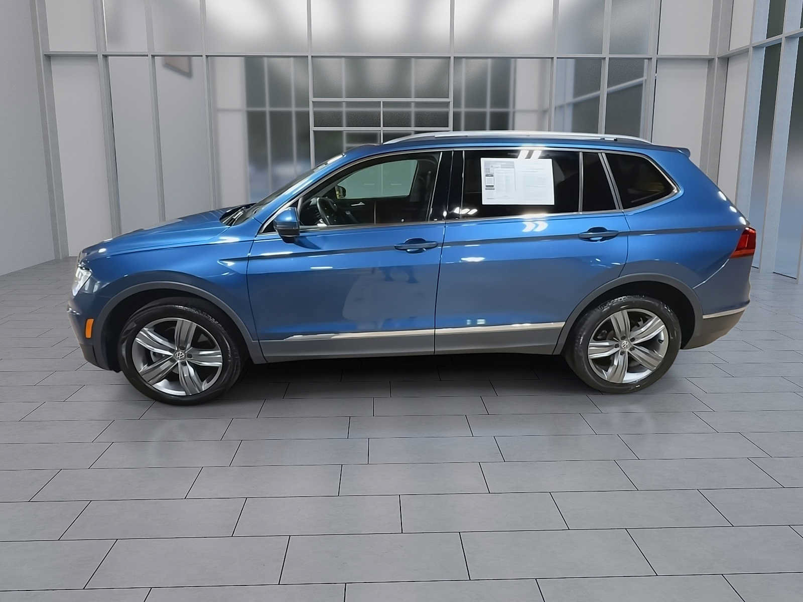Used 2020 Volkswagen Tiguan SEL AWD/4WD image 5