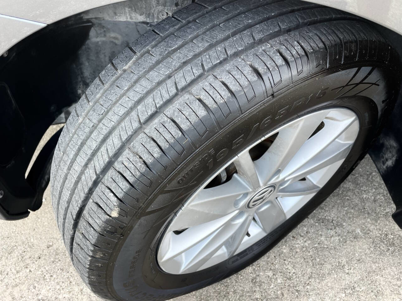 Used 2015 Volkswagen Golf S image 34