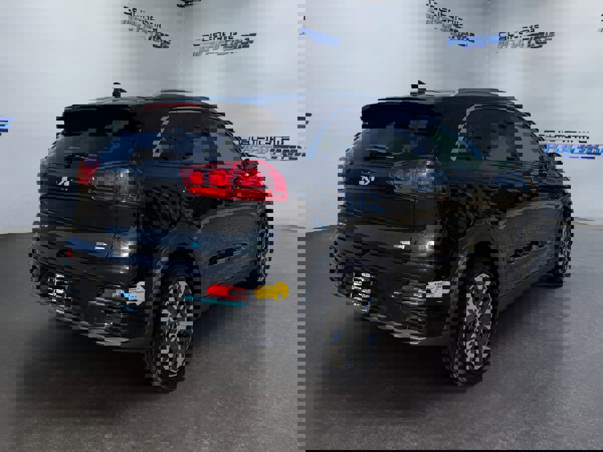 Used 2022 Kia Niro EX image 5