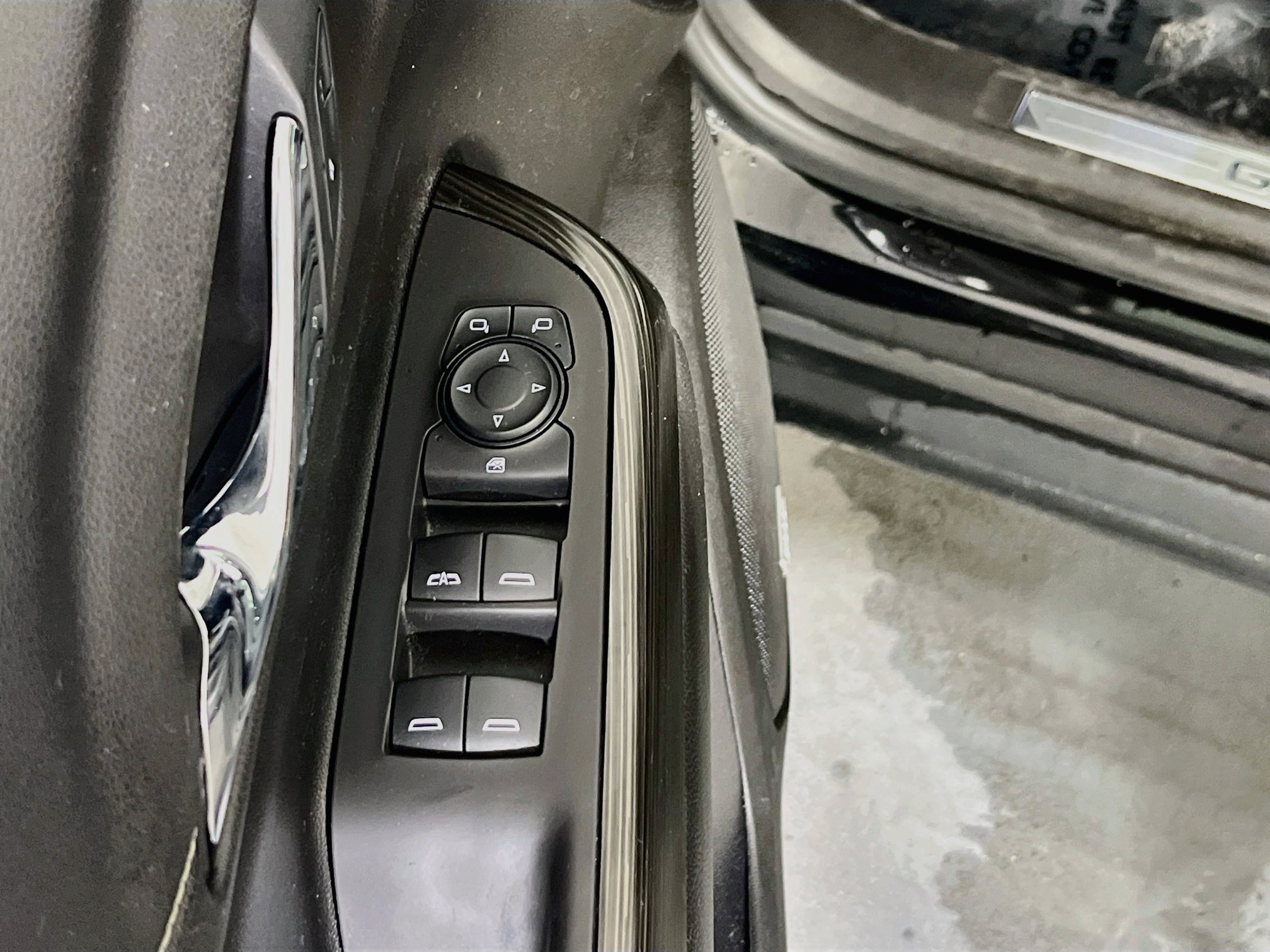 Used 2019 GMC Acadia SLT w/ LPO, Floor Liner Package AWD/4WD image 18