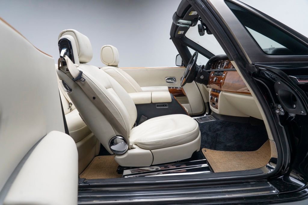Used 2010 Rolls-Royce Phantom Drophead Coupe image 42