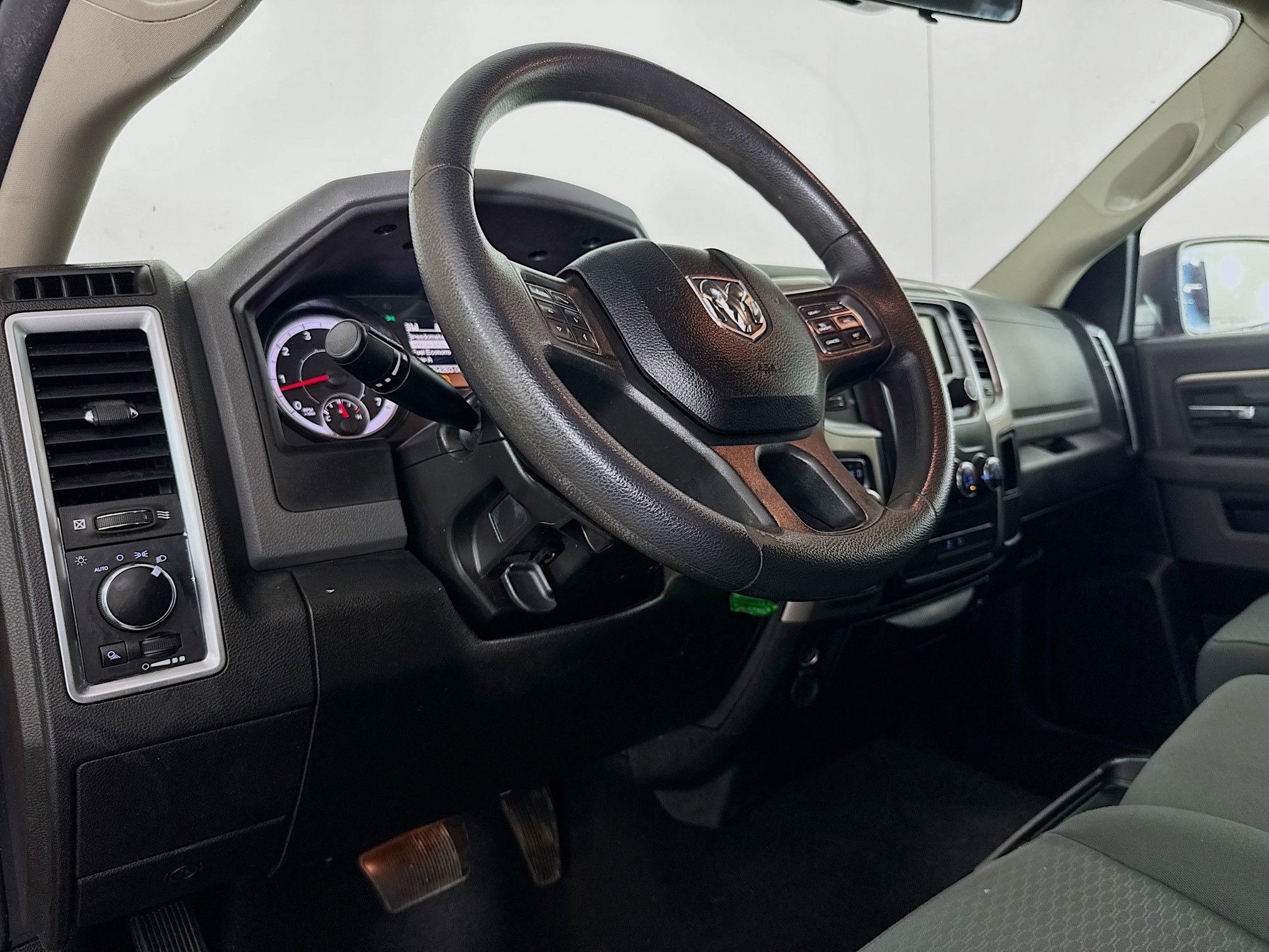 Used 2019 RAM 1500 Classic SLT RWD image 21