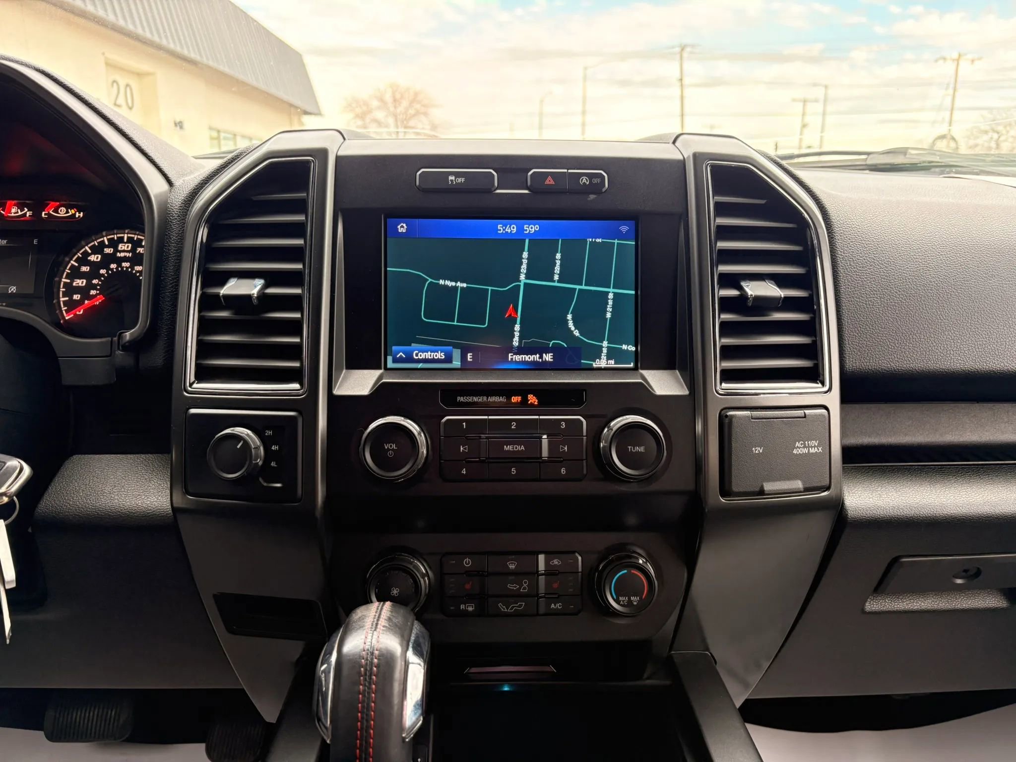 Used 2019 Ford F150 XLT w/ Equipment Group 302A Luxury AWD/4WD image 18
