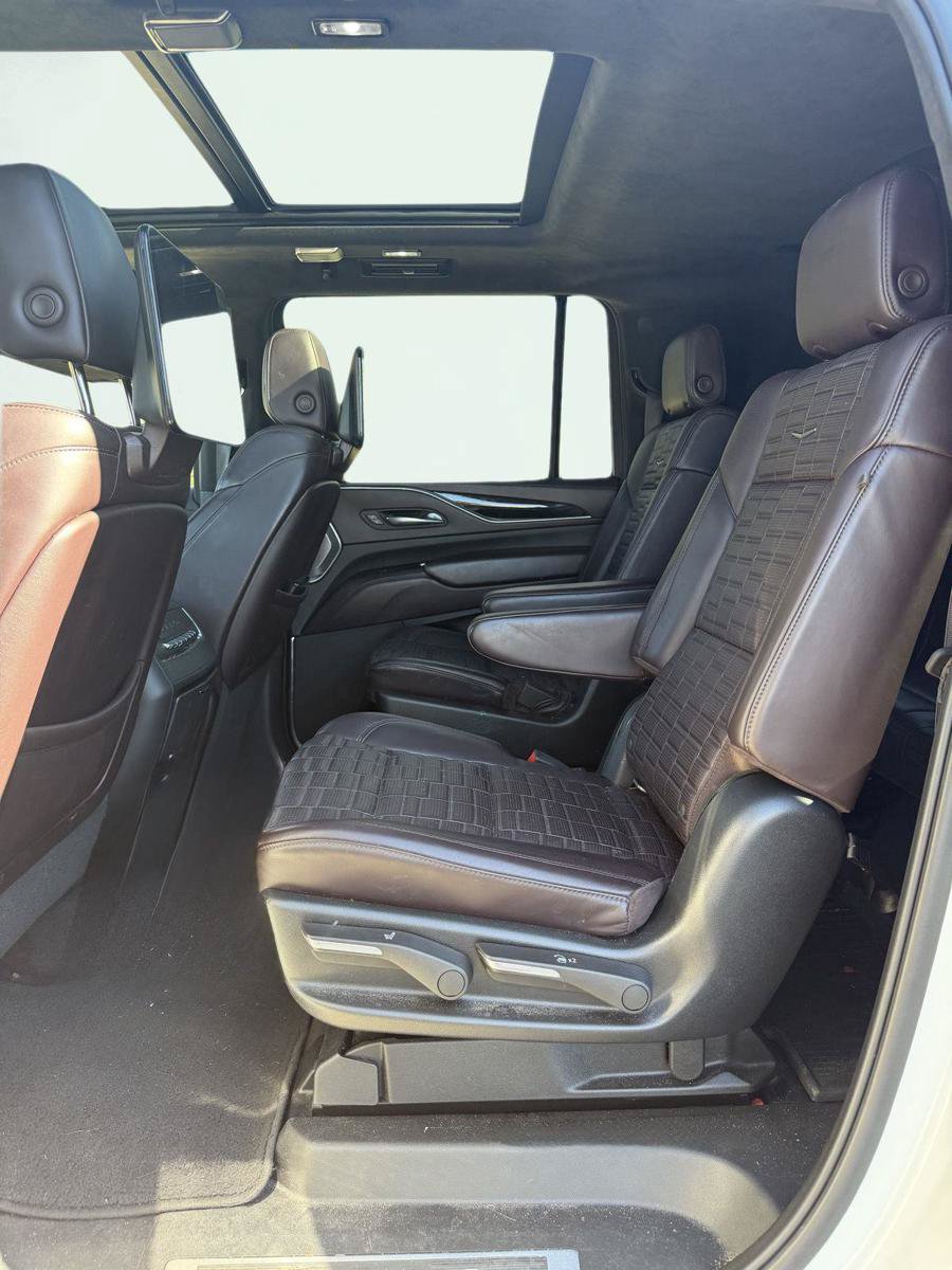 Used 2022 Cadillac Escalade ESV Sport Platinum AWD/4WD image 11