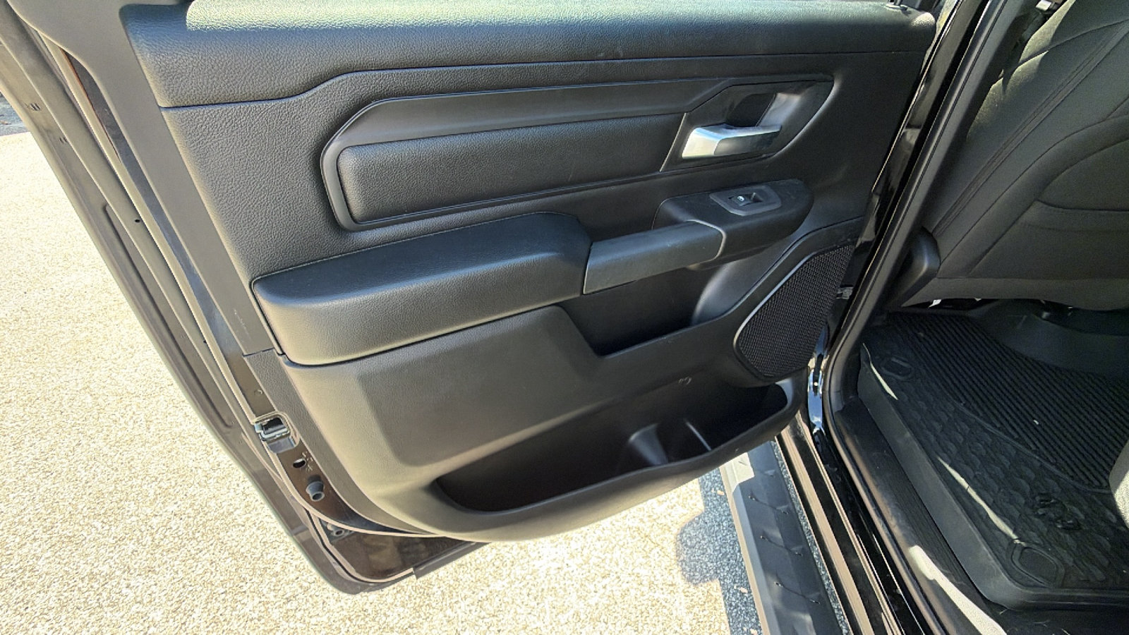 Used 2025 RAM 1500 Warlock AWD/4WD image 22