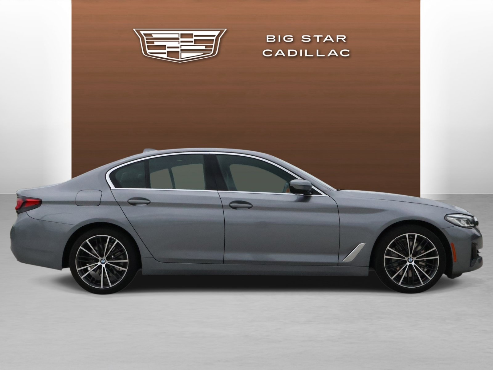 Used 2023 BMW 530i w/ Premium Package RWD image 6