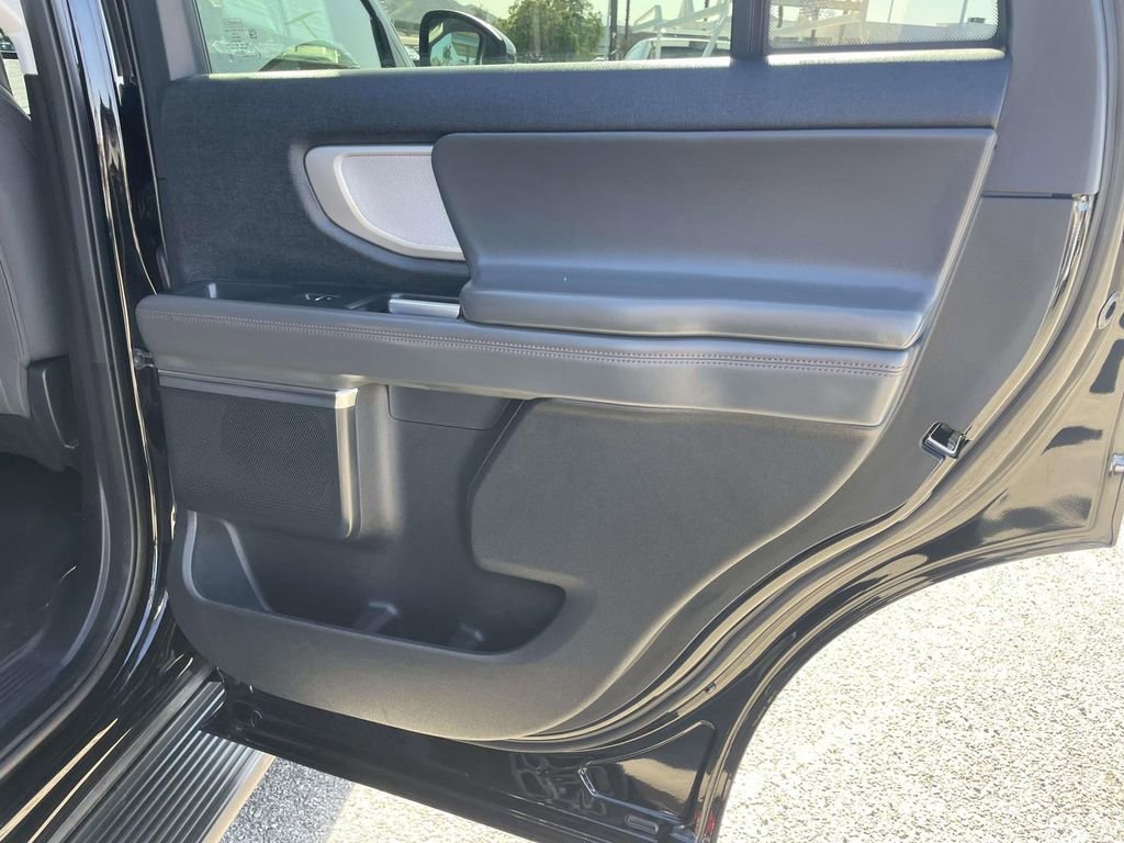 Certified 2025 Ford Expedition Active image 24