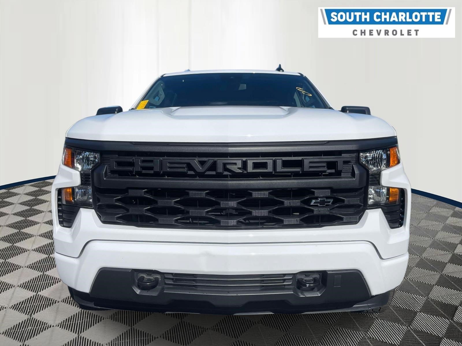 Used 2023 Chevrolet Silverado 1500 Custom w/ 2.7L Blackout Package AWD/4WD image 2