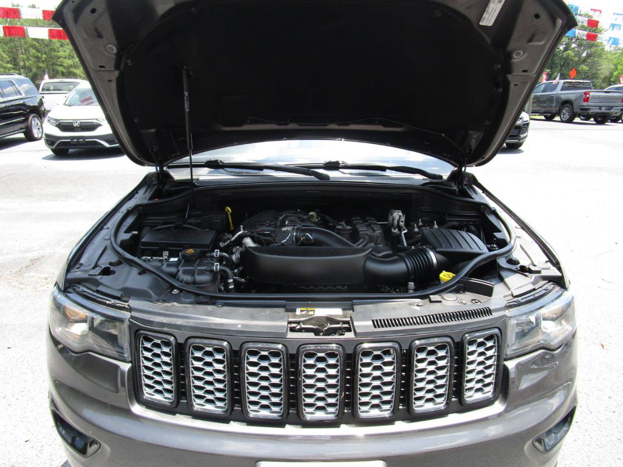 Used 2020 Jeep Grand Cherokee Altitude AWD/4WD image 35
