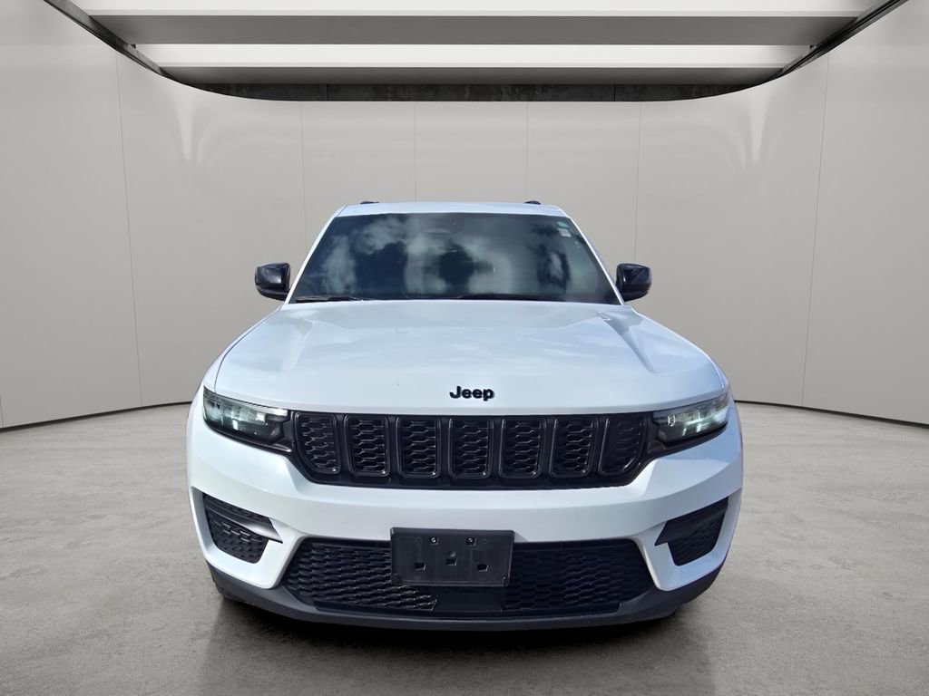 Used 2024 Jeep Grand Cherokee Altitude image 8