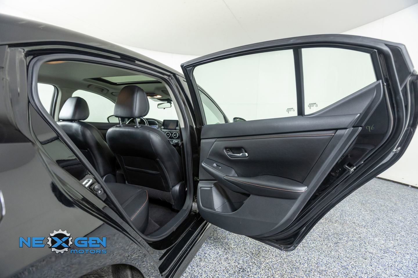 Used 2022 Nissan Sentra SR w/ SR Premium Package FWD image 34