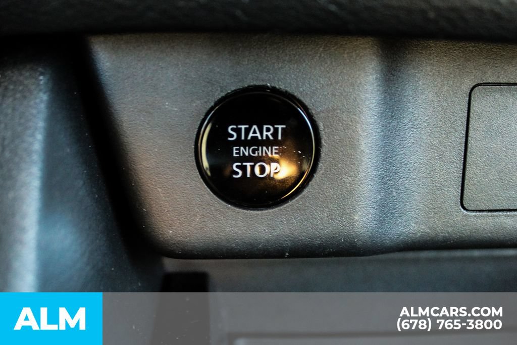 Used 2025 Nissan Rogue SV FWD image 27