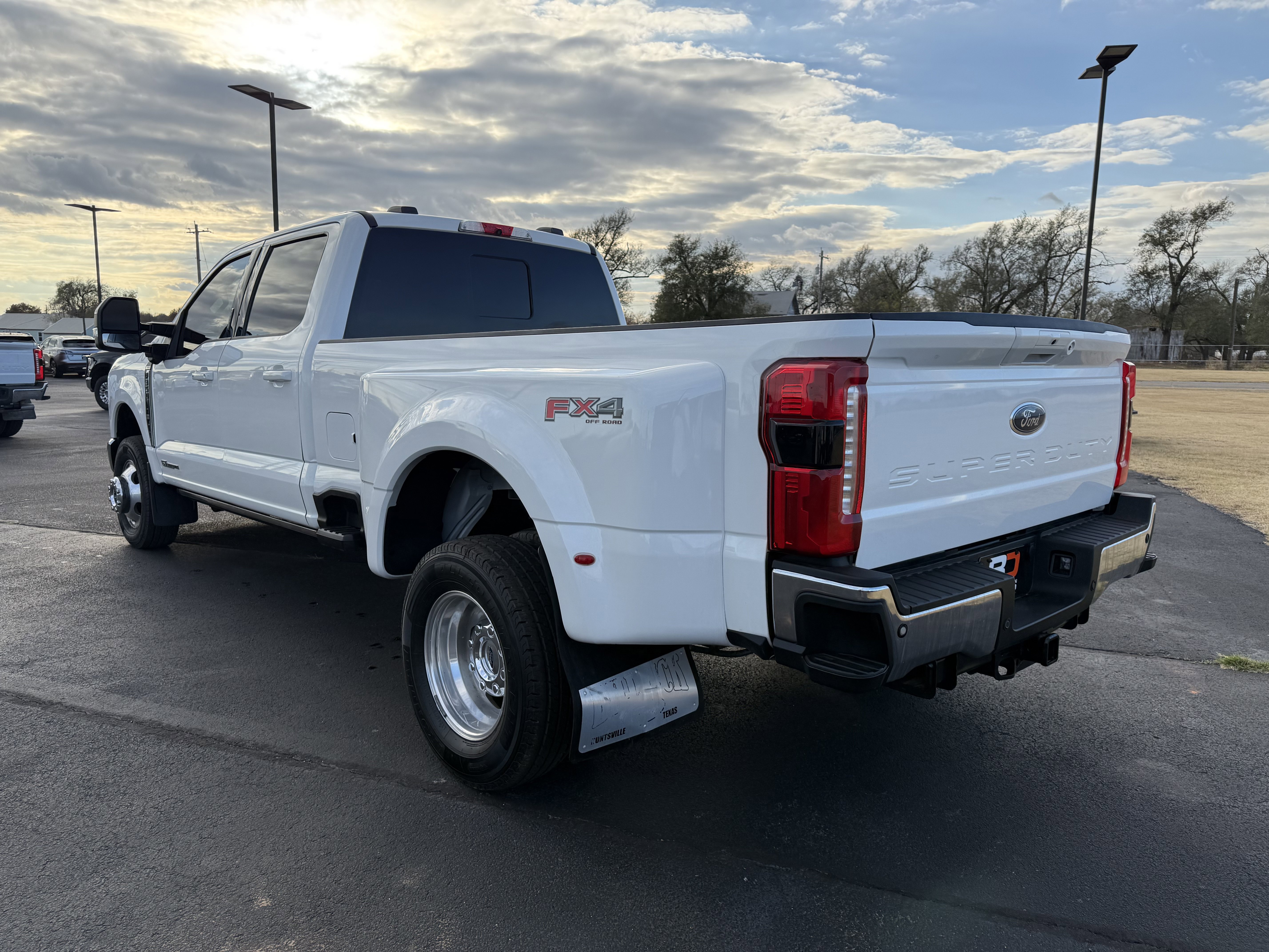 Used 2023 Ford F350 Lariat w/ Lariat Ultimate Package image 4