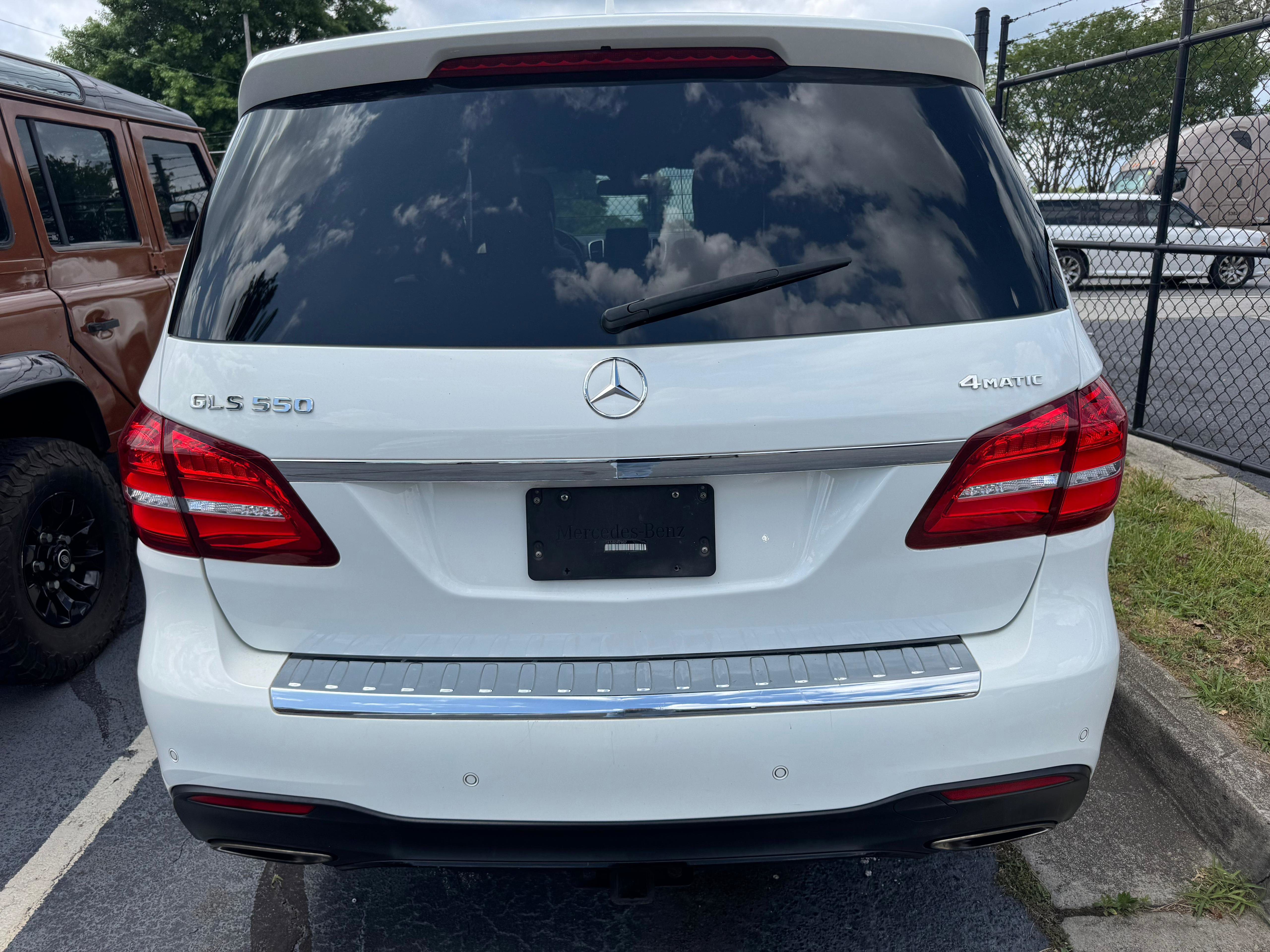 Used 2018 Mercedes-Benz GLS 550 4MATIC image 2