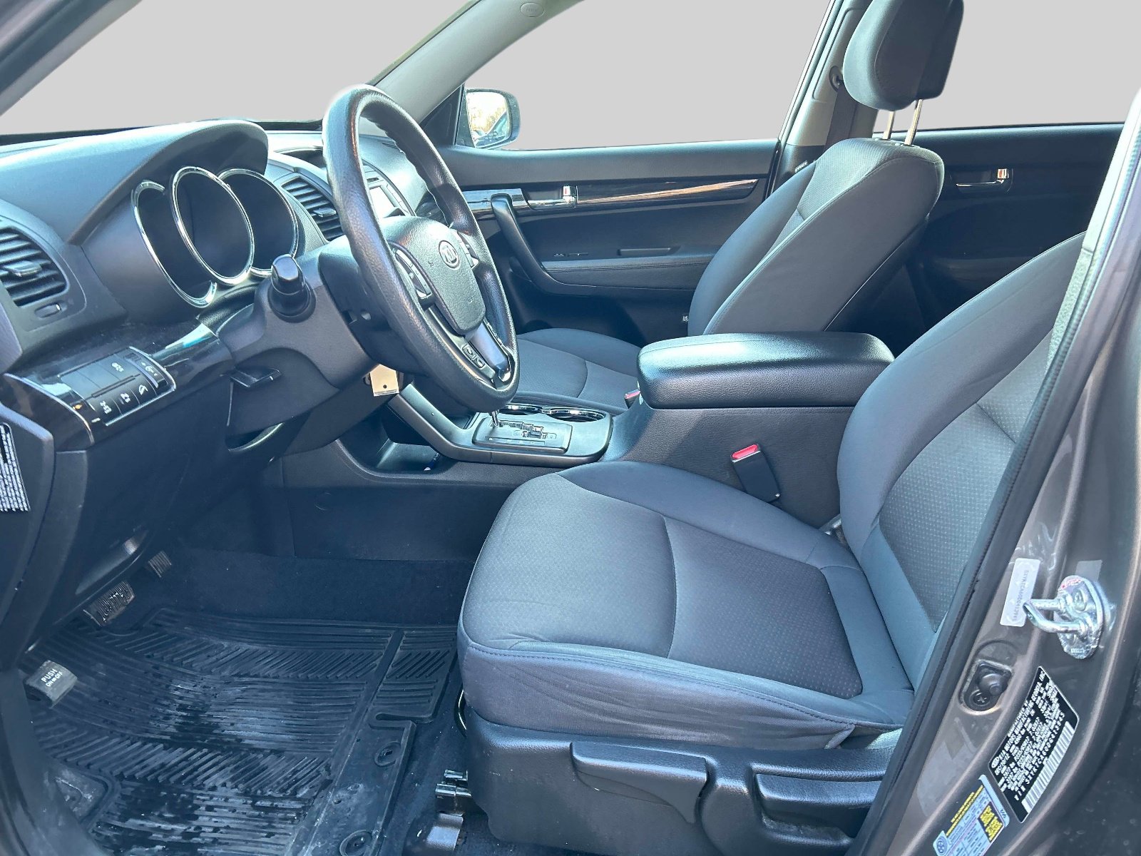 Used 2013 Kia Sorento LX w/ Convenience Pkg image 11