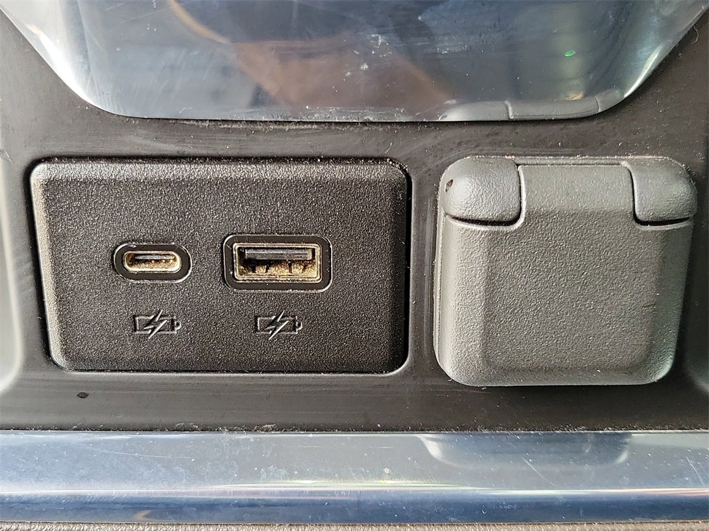 Used 2022 GMC Sierra 3500 Denali w/ Denali Ultimate Package image 17