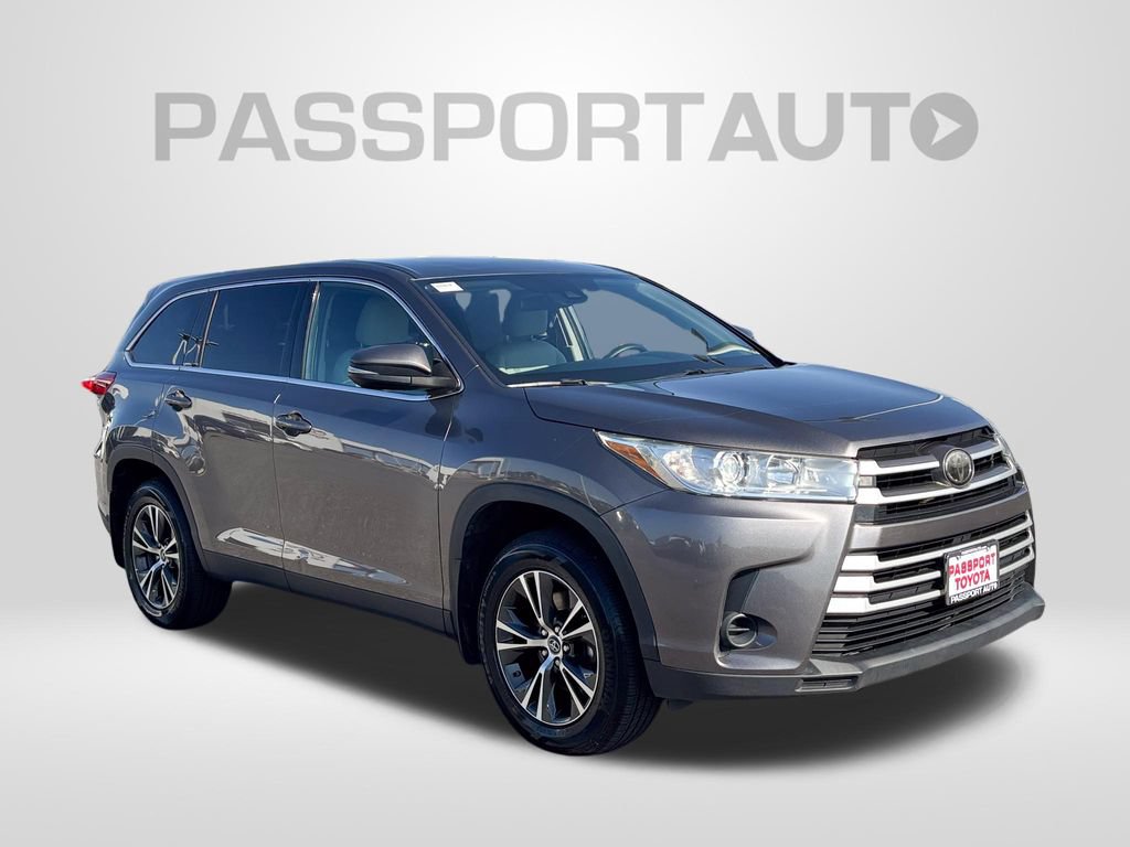 Used 2019 Toyota Highlander LE AWD/4WD image 11