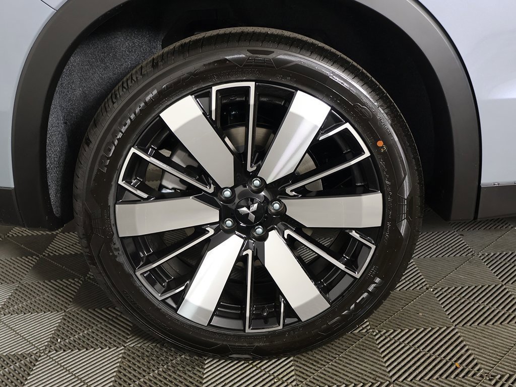 New 2025 Mitsubishi Outlander SE image 25