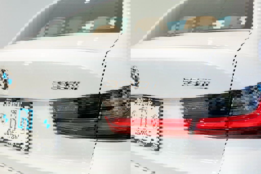 New 2026 BMW 330i xDrive Sedan w/ Convenience Package image 10