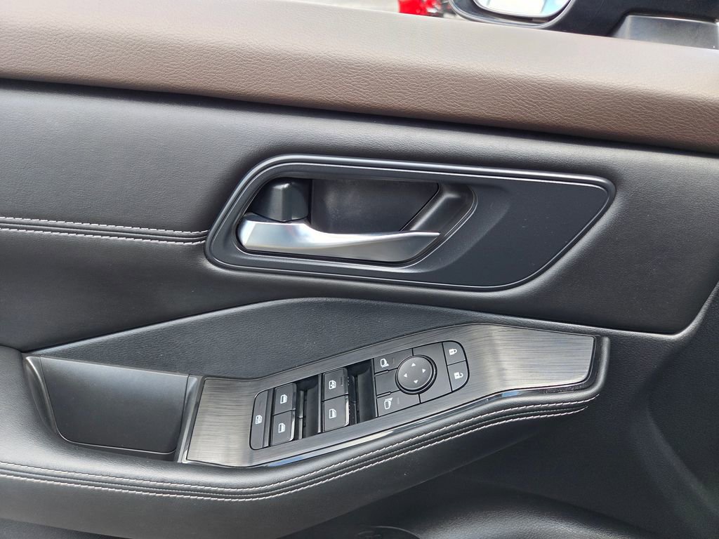 Used 2022 Nissan Rogue SV w/ SV Premium Package image 24