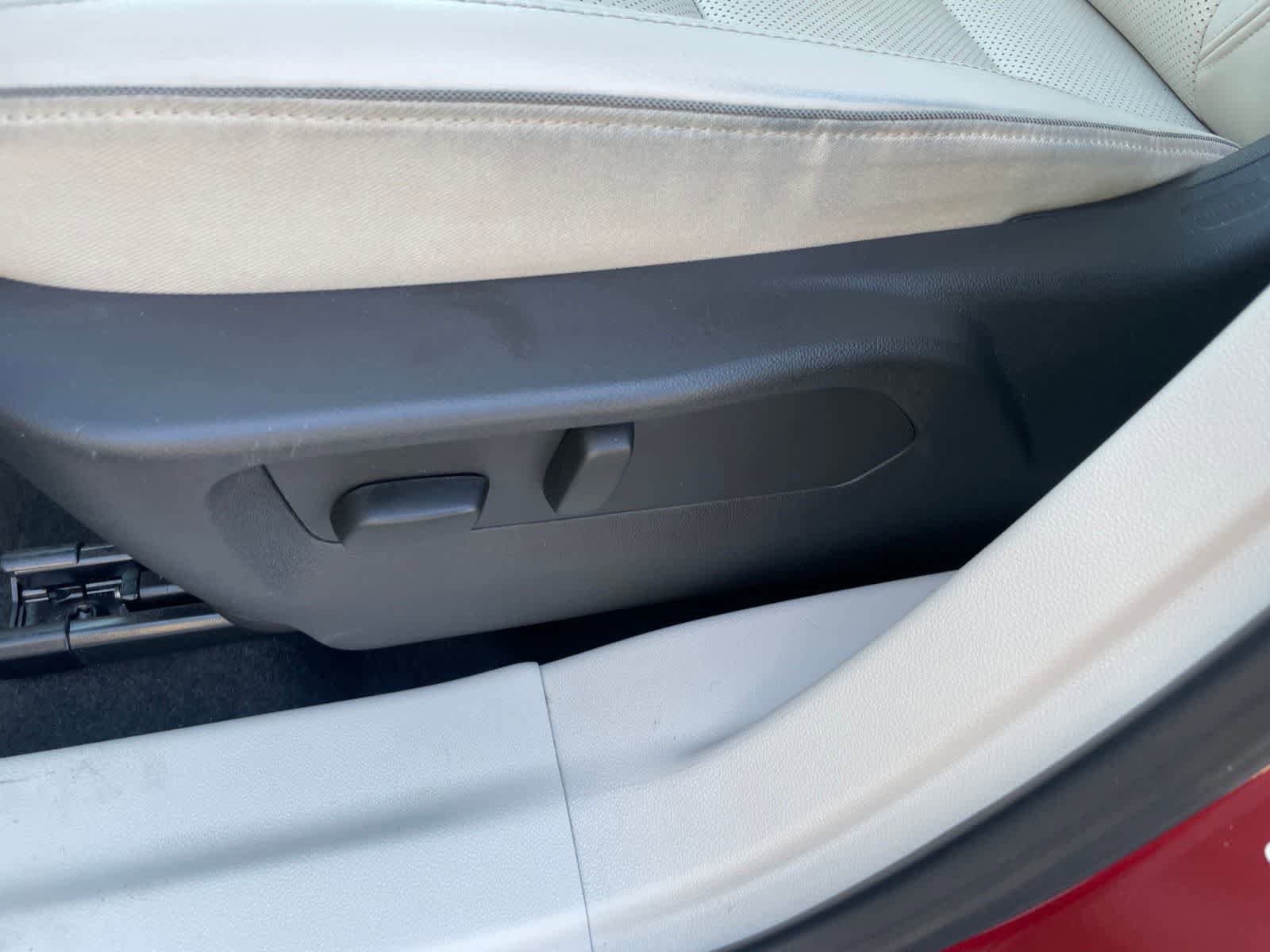 Used 2023 Buick Envision Essence AWD/4WD image 10