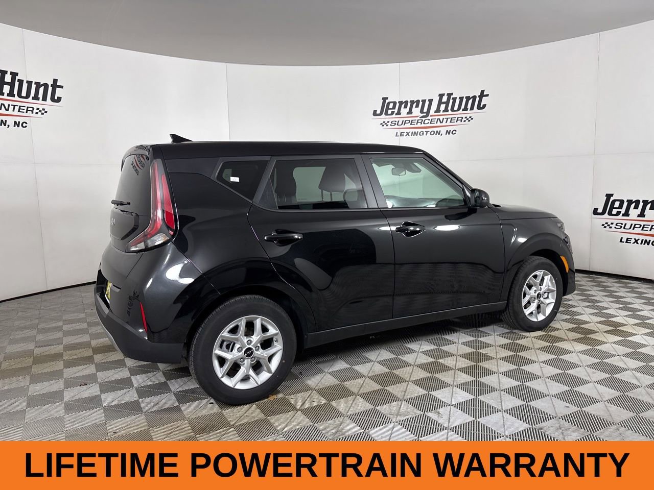 Used 2025 Kia Soul LX image 5