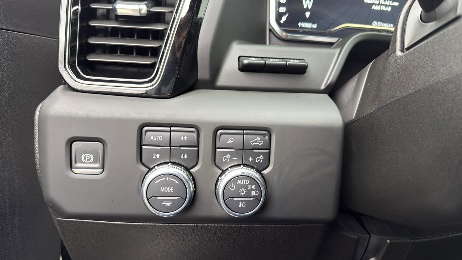 Used 2024 GMC Sierra 2500 AT4X image 18