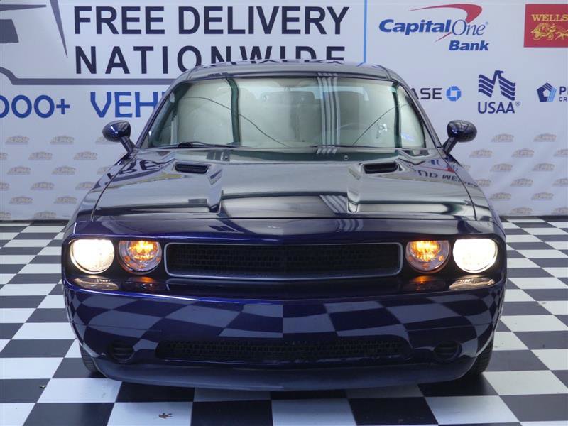 Used 2014 Dodge Challenger SXT RWD image 2