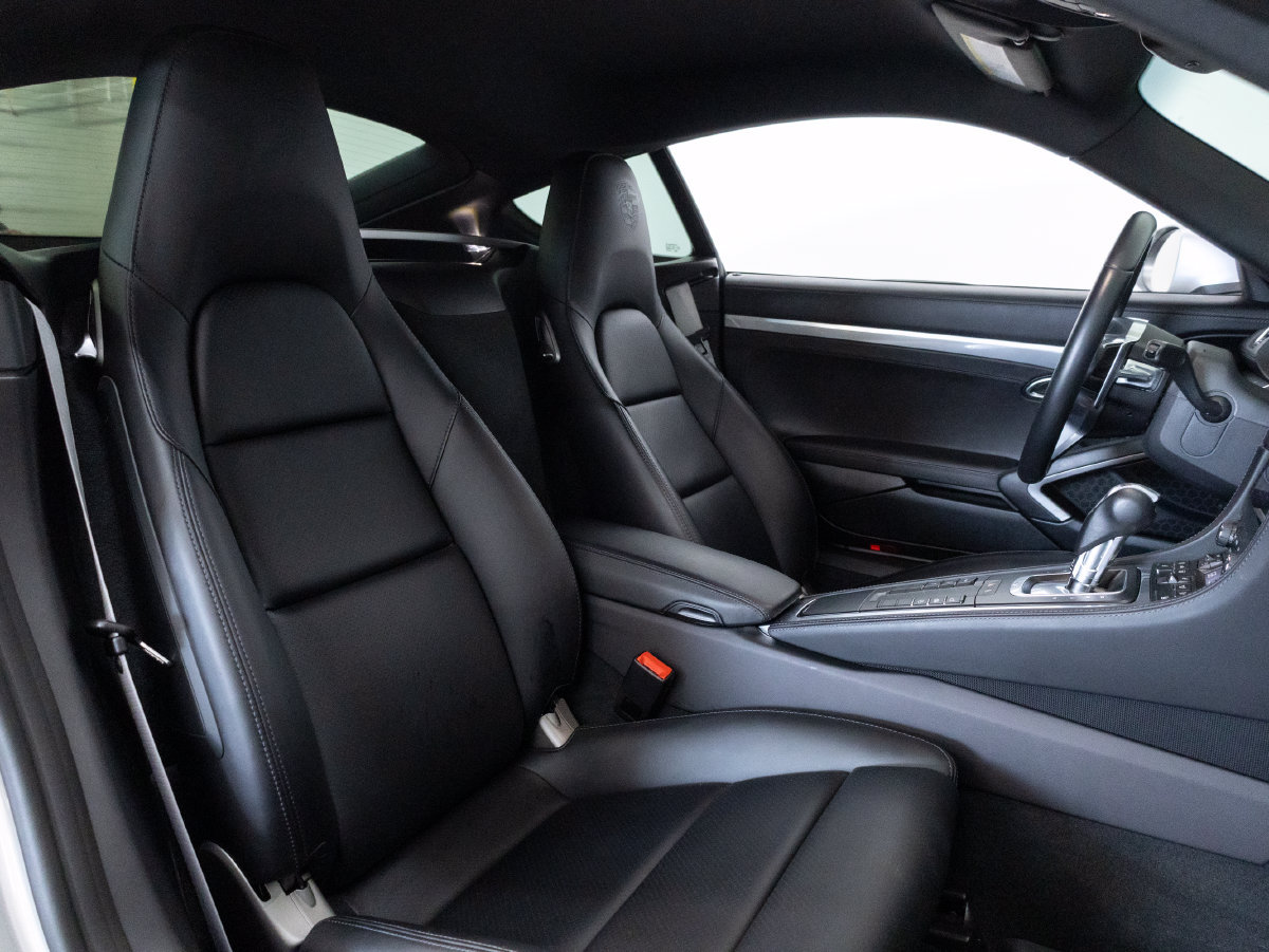 Certified 2024 Porsche 718 Cayman RWD image 33