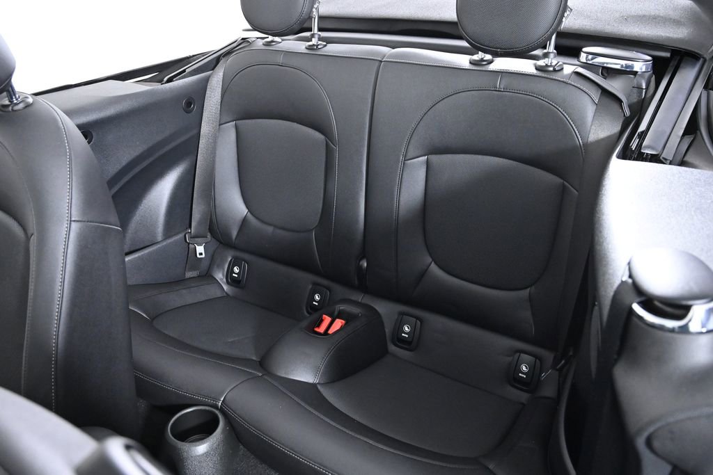 Certified 2024 MINI Cooper image 30