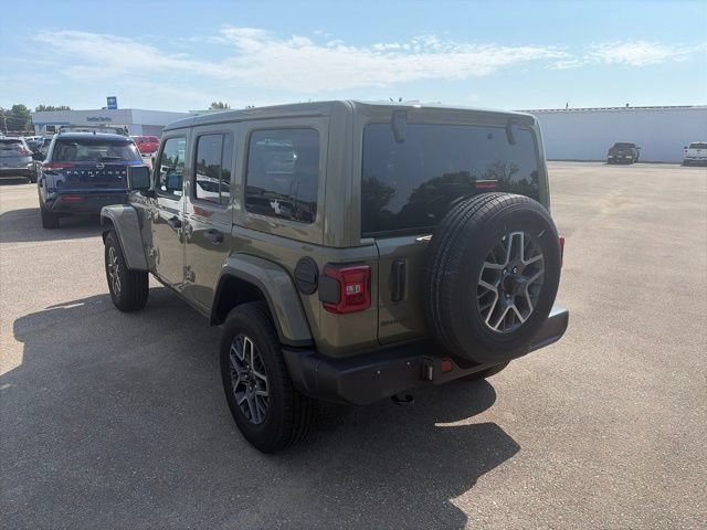 Used 2026 Jeep Wrangler Unlimited Sahara AWD/4WD image 4