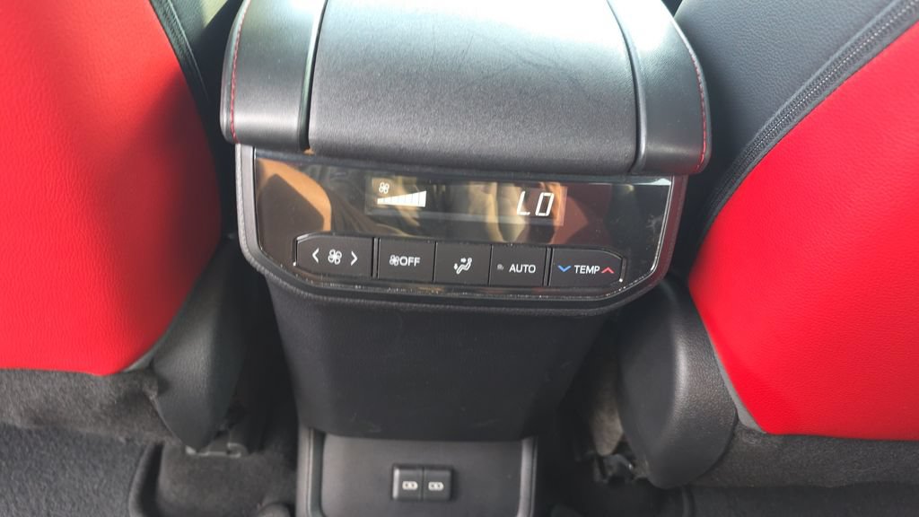 Used 2023 Toyota Highlander XSE FWD image 29