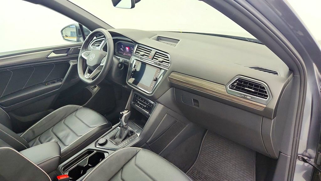 Used 2023 Volkswagen Tiguan SEL R-Line image 26