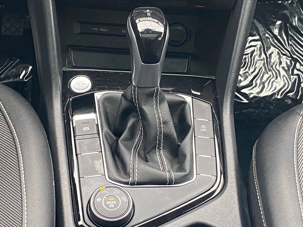 Used 2023 Volkswagen Taos SE w/ Panoramic Sunroof Package image 11