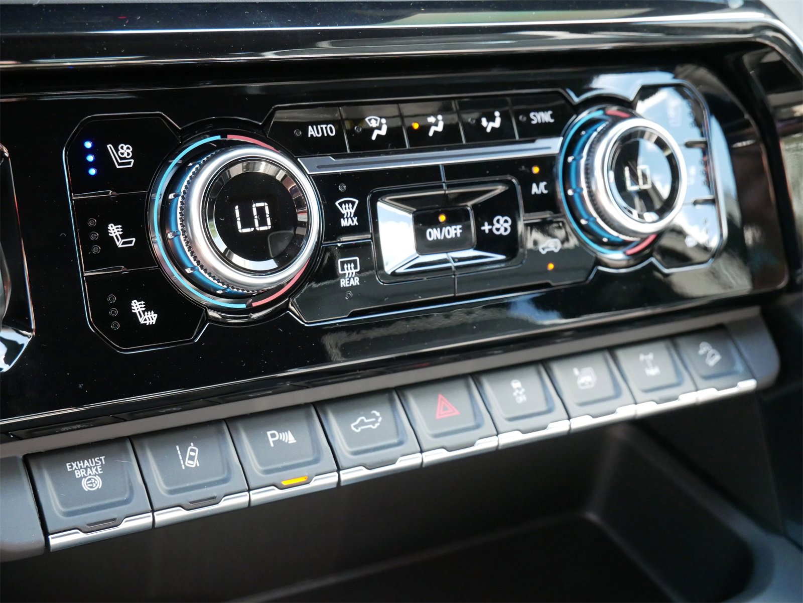 New 2025 GMC Sierra 2500 AT4X w/ AT4X AEV Edition image 11