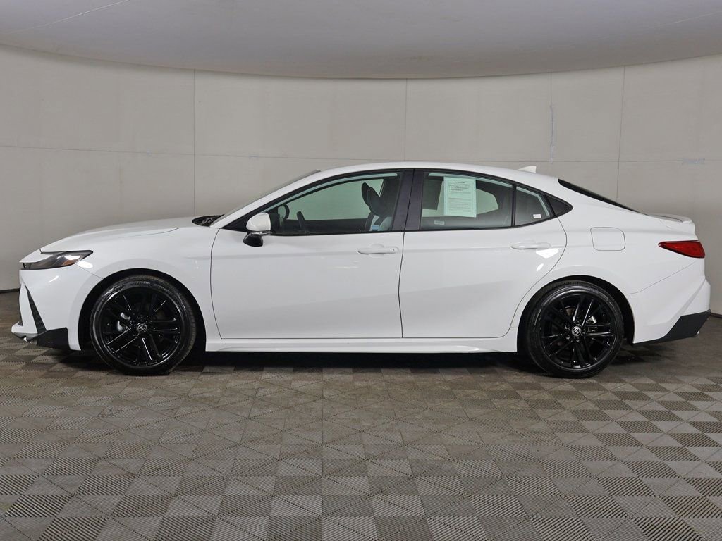 Used 2025 Toyota Camry SE image 15