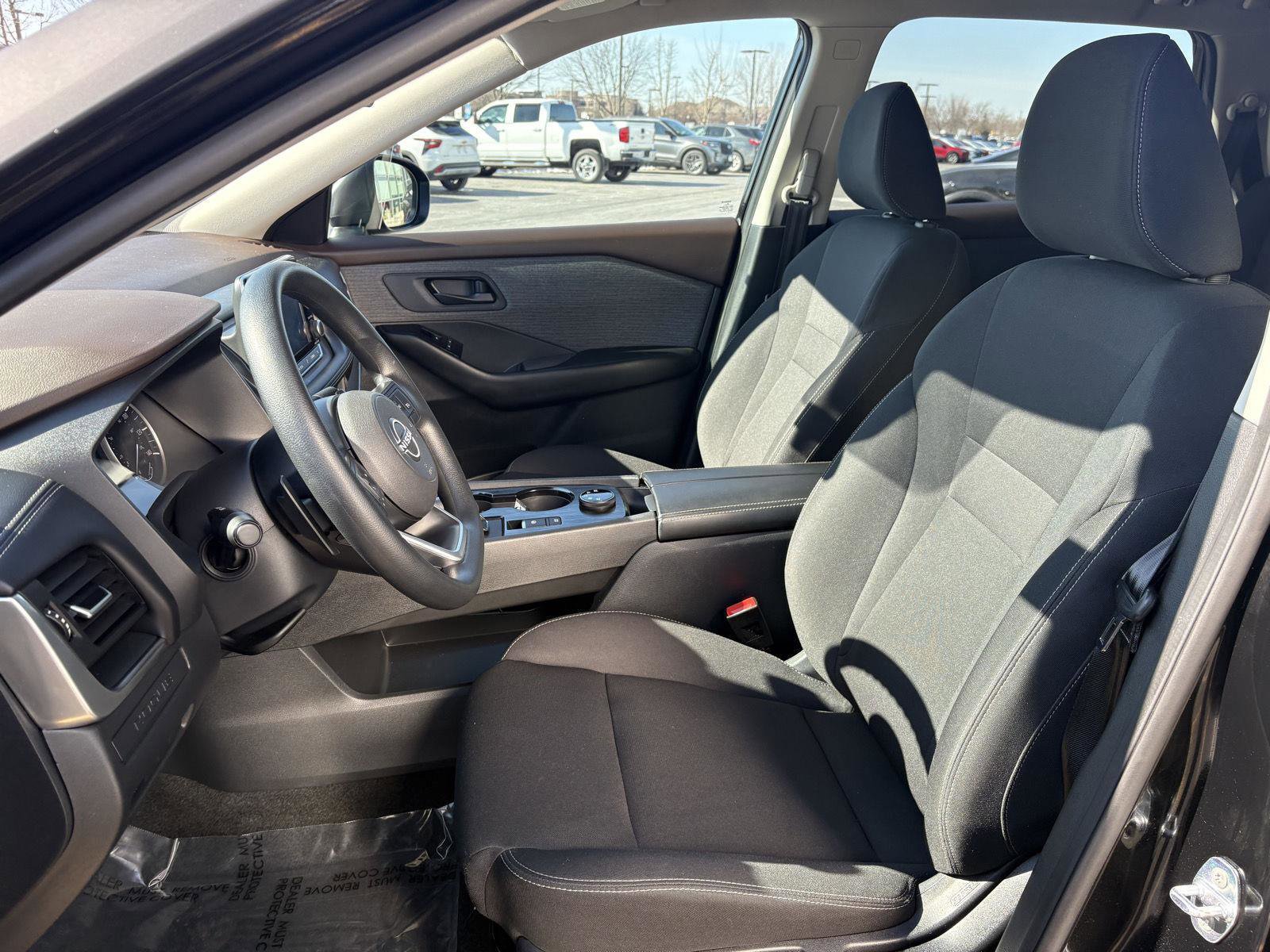 Used 2023 Nissan Rogue S AWD/4WD image 14